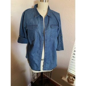 Beautiful Harve Benard shirt, like new condition. Pet free, smoke free home